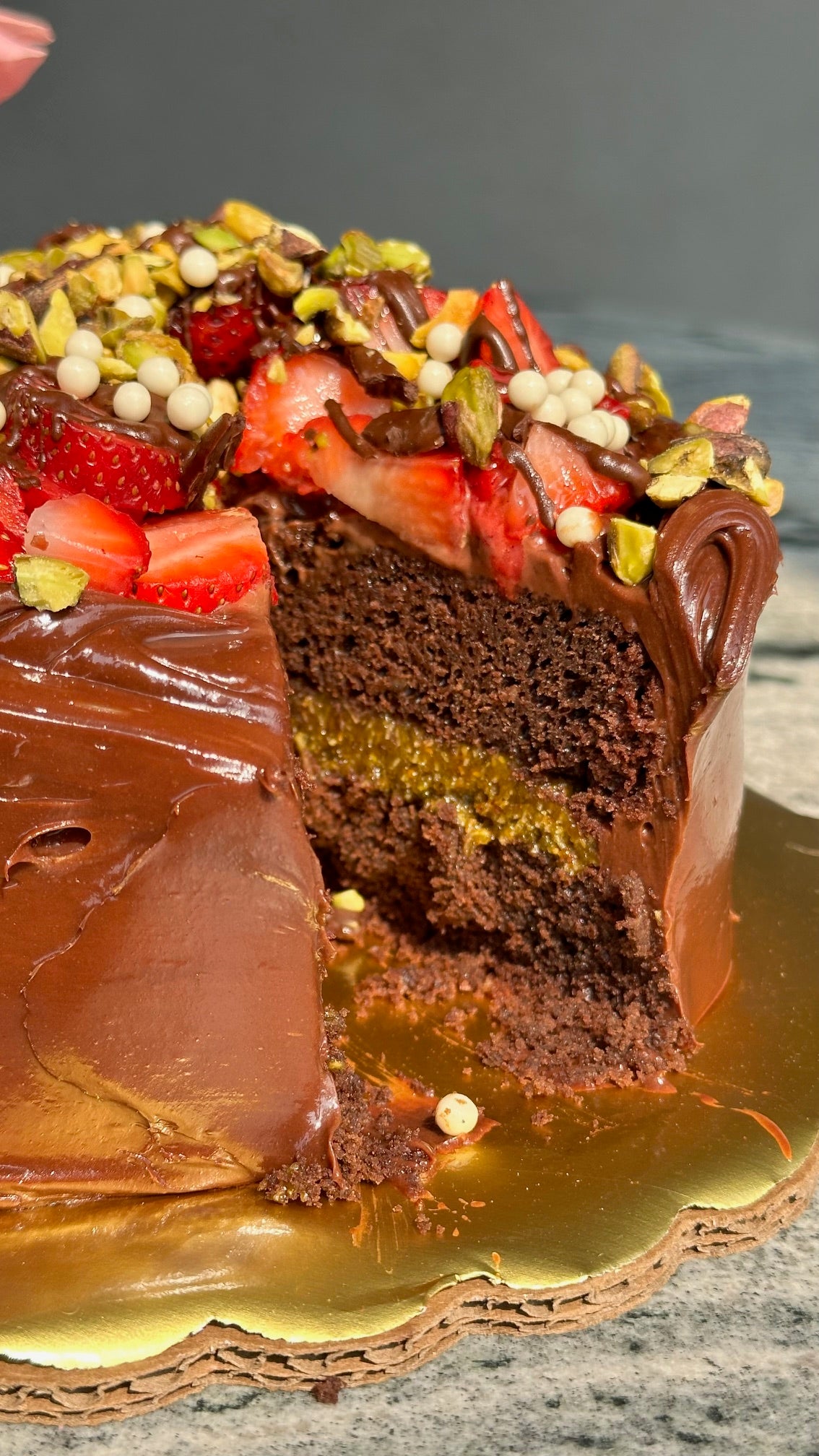 DUBAI STRAWBERRY CAKE