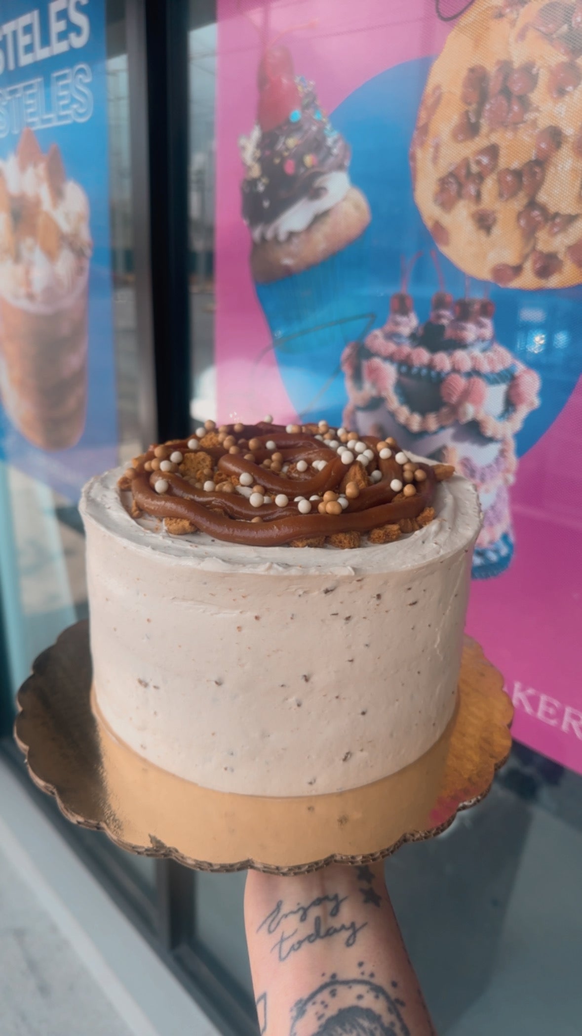 Biscoff Linares Crunch Cake