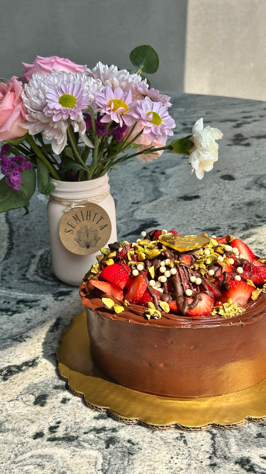 DUBAI STRAWBERRY CAKE
