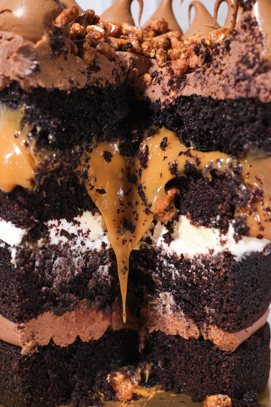 CARAMEL CHEESECAKE CHOCOLATE CAKE - En Línea