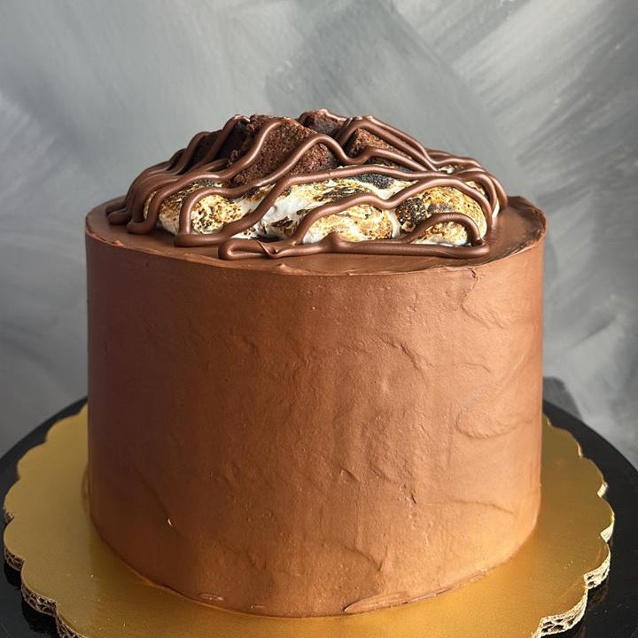 S´mores Bomb Cake